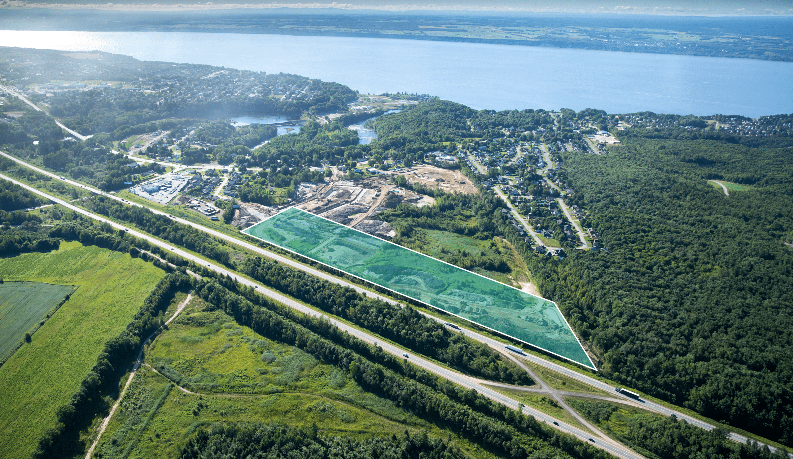 Vue aérienne du terrain commercial longeant l’autoroute 40 à Cap-Santé