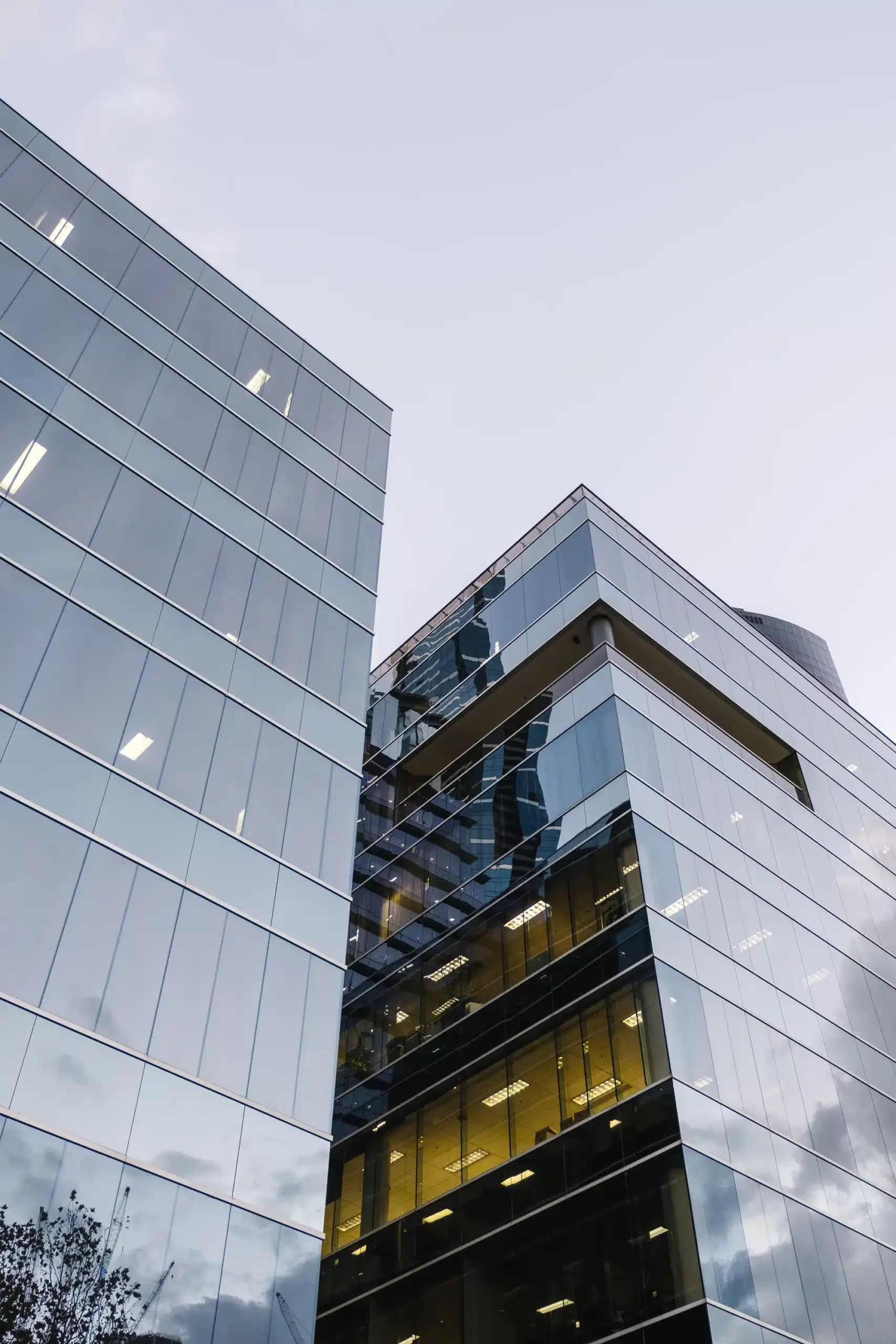 Modern glass mirrored office tower reflecting the sky, symbolizing uncertainty and investor confidence in Québec commercial real estate